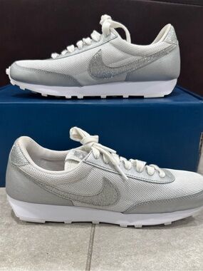 Size 7.5-Nike Women's Daybreak Metallic Silver DH4263-100